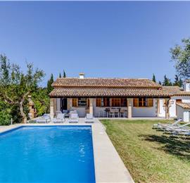 4 Bedroom villa with a pool near Pollensa, sleeps 8